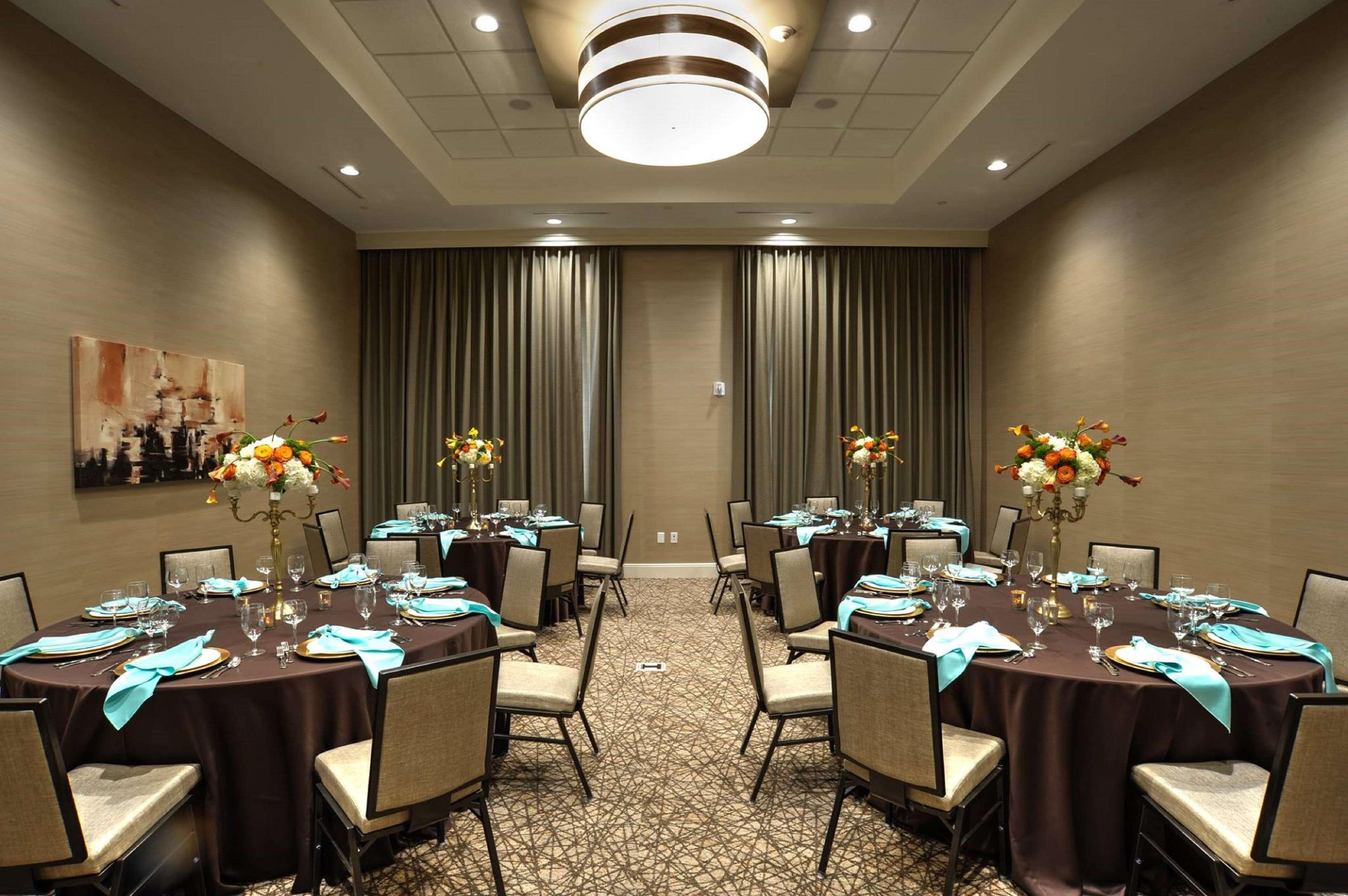 Embassy Suites Oklahoma City Downtown/Medical Center Ngoại thất bức ảnh