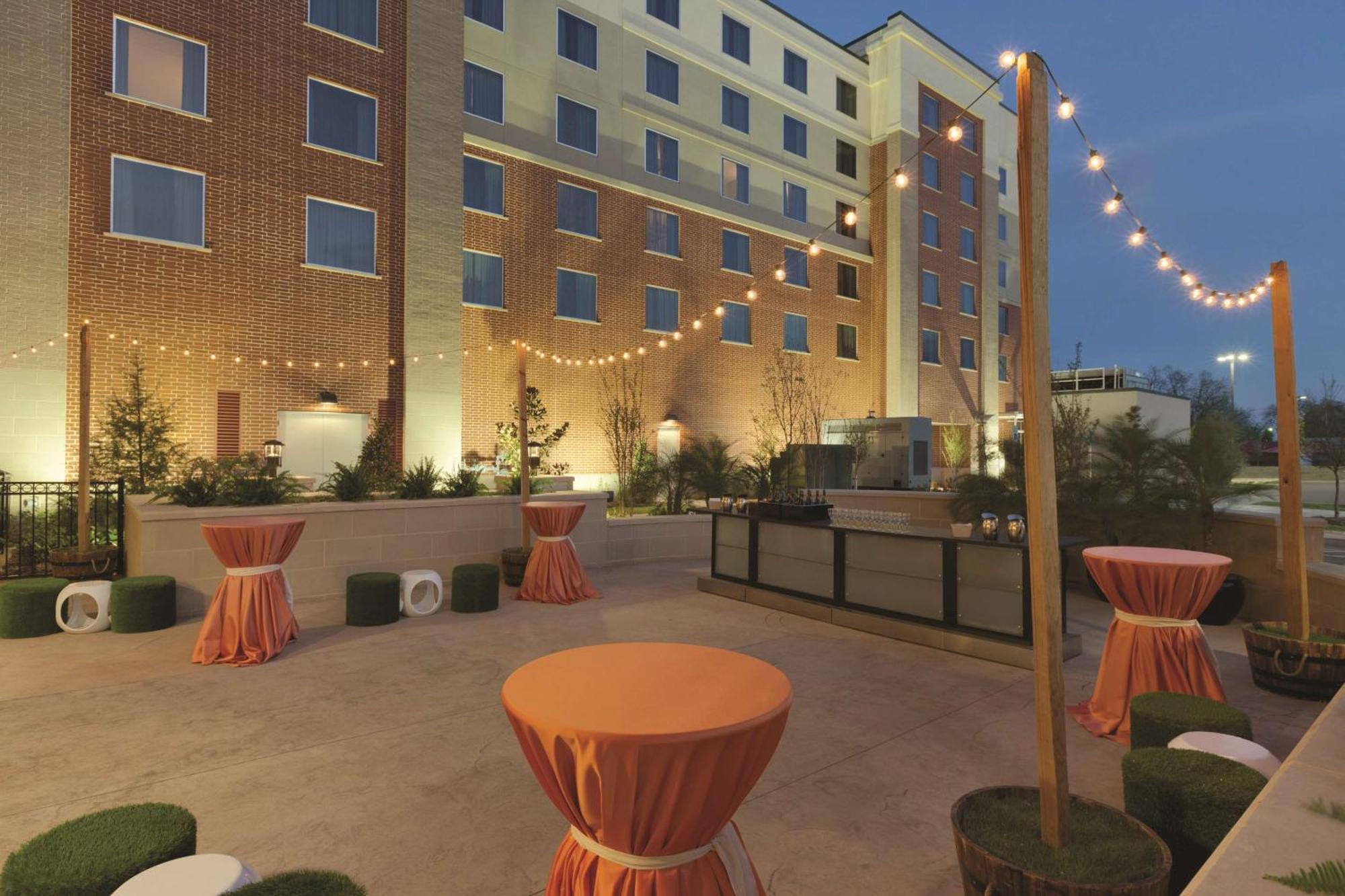 Embassy Suites Oklahoma City Downtown/Medical Center Ngoại thất bức ảnh